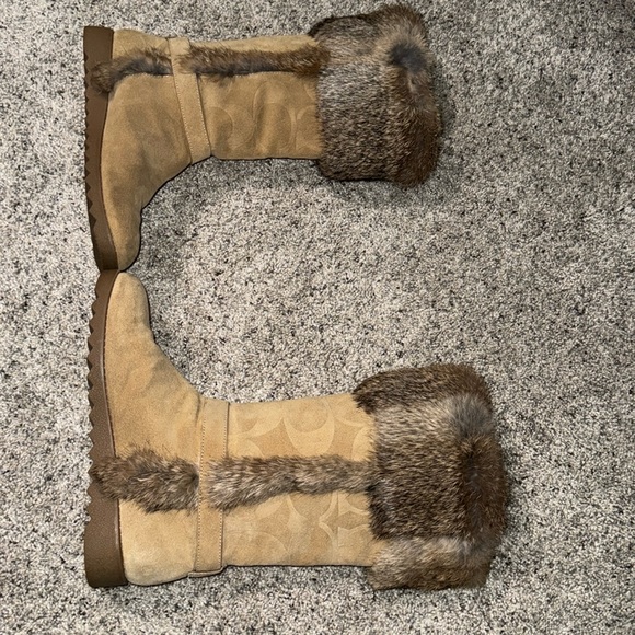 COACH Deeann Signature Boots Camel Tan Suede Buckle Rabbit FurTrim - Picture 5 of 8